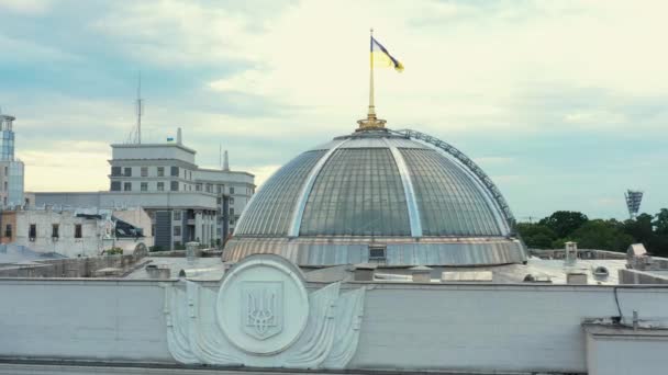 Horní Část Budovy Bílého Parlamentu Zvané Verchovna Rada Kyjevě Zbrojní — Stock video