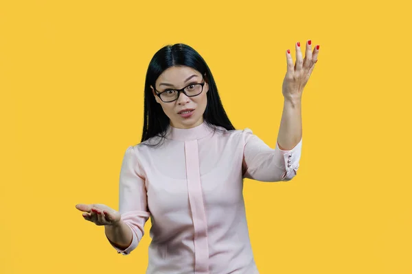 Unpleasant Young Asian Businesswoman Explaining Something Isolated Yellow Background — Stock Photo, Image