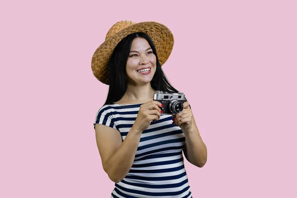 Cheerful Asian Tourist Woman Vintage Photo Camera Isolated Pink Background — Stock Photo, Image