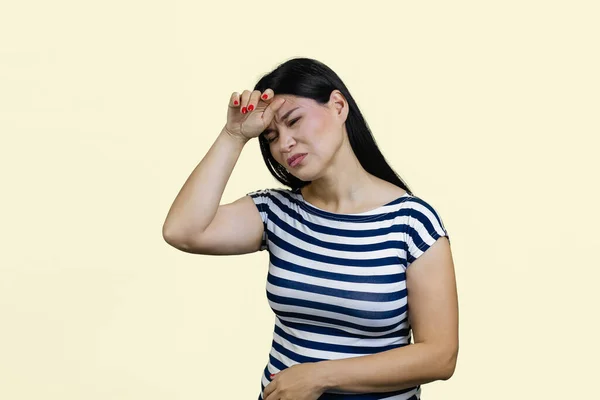 Mujer Asiática Cansada Angustiada Está Sufriendo Dolor Cabeza Señora Tocando — Foto de Stock