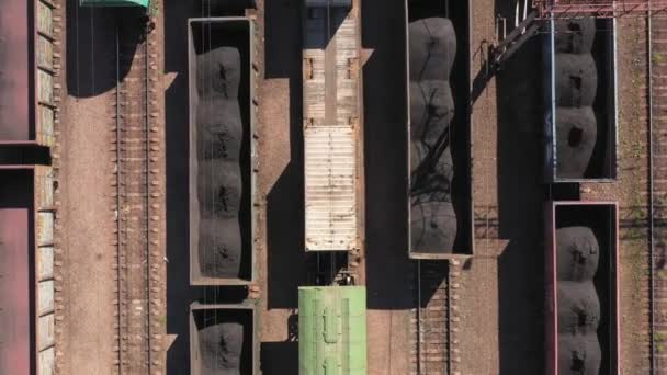 Voll Beladene Güterzüge Mit Steinkohle Luftaufnahme Von Oben — Stockvideo