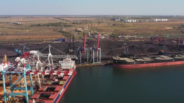 Odesa Ucrania 2021 Naves Pilas Minerales Negros Puerto Marítimo Vista — Vídeos de Stock