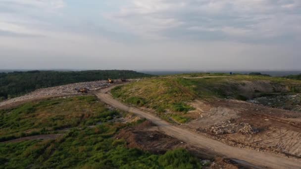 Bovenaanzicht Van Vuilstortplaatsen Bulldozers Milieuproblematisch Concept — Stockvideo