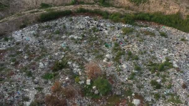Kırsal Alandaki Büyük Bir Çöp Yığını Manzarası Kırsal Bir Alanda — Stok video