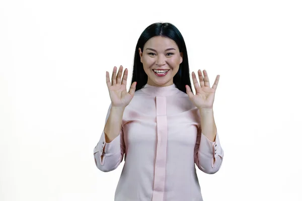 Retrato Mulher Asiática Sorridente Com Mãos Para Cima Isolado Sobre — Fotografia de Stock