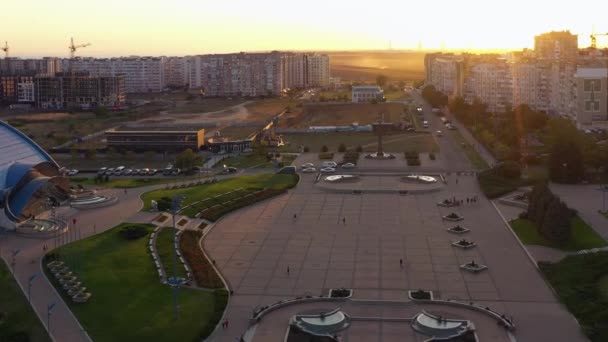 Yuzhne Ukraine 2020 Luftaufnahme Eines Kleinen Stadtplatzes Und Wohngebäuden Die — Stockvideo