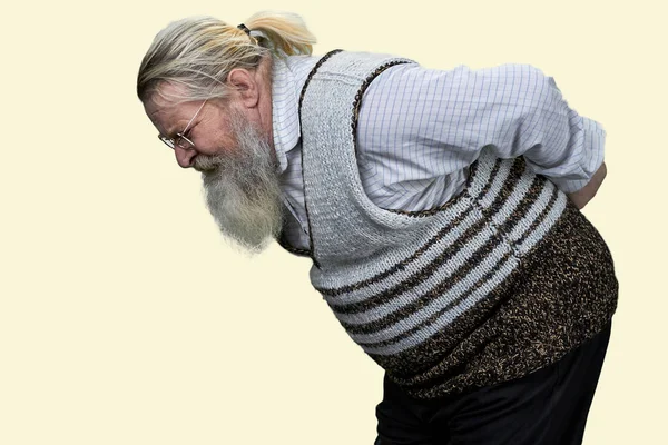 Портрет Пожилого Мужчины Страдающего Боли Спине Изолированный Белом Фоне — стоковое фото