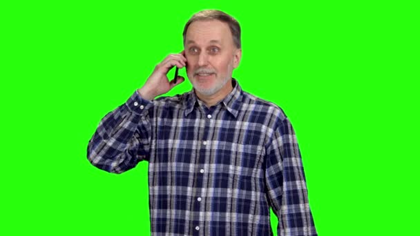 Heureux Vieil Homme Joyeux Parle Téléphone Célébrer Contrat Réussi Par — Video