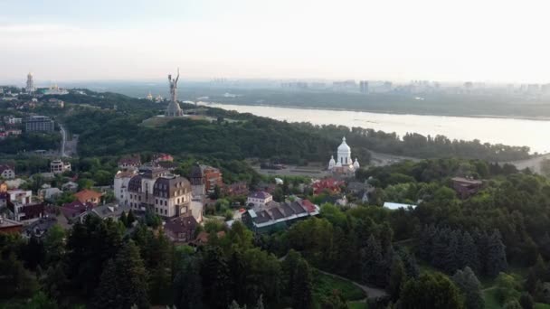 Flygfoto Panoramautsikt Över Kiev Stad Och Dnepr River Med Motherland — Stockvideo