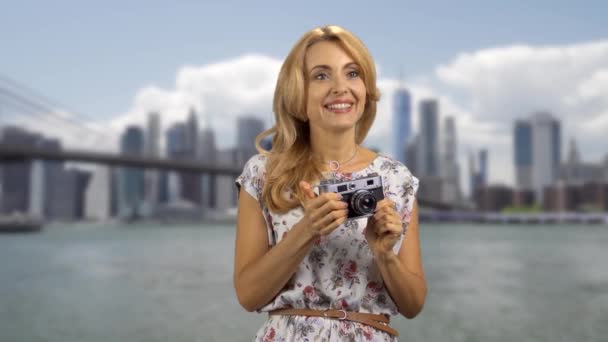 Portrait Blonde Woman Retro Photo Camera Big City River Background — Stock Video