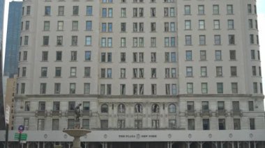 New York City, New York, ABD - 08.01.2024: İkonik Plaza Oteli New York 'ta yer almaktadır. Bu tarihi eser zarif mimari ve lüksü gözler önüne seriyor..