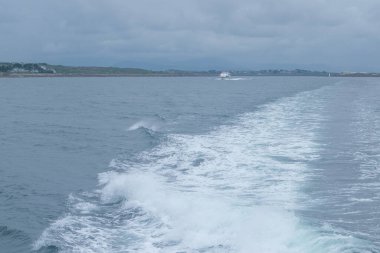 Geminin pervanesinden gelen dalgalar.