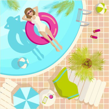 Beyaz mayo ve güneş gözlüğü takmış genç bir kadın yüzme havuzunda güneşleniyor. Etrafı kare arkaplanda tropik bitkilerle çevrili.