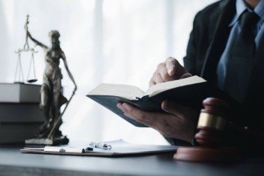 Lawyer concepts to testify to clients and to provide counseling in cases, to provide legal relief, to maintain law and fairness, to proceed with transparency, to attorneys to defend cases in court.