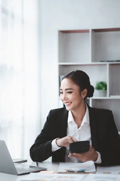 Vacker Asiatisk Kvinna Affärskvinna Som Leder Generation Nystartade Företag Kvinna — Stockfoto