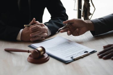 Attorneys or lawyers are advising clients in defamation cases, they are collecting evidence to bring charges against the parties for damages. The concept of defamation case counseling.