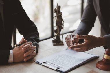 Attorneys or lawyers are advising clients in defamation cases, they are collecting evidence to bring charges against the parties for damages. The concept of defamation case counseling.