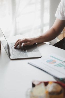 Owner online store on the website, selling products through the website, selling platforms, packing and delivering products according to orders, orders and delivery through private shipping companies.