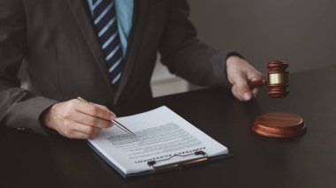 Attorneys or lawyers are advising clients in defamation cases, they are collecting evidence to bring charges against the parties for damages. The concept of defamation case counseling.