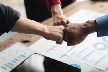 Girişim yönetim ekibinin koordinasyonu, iş adamları ortak girişim şirketleri kuruyor, bunlar genç girişimciler, şirket kuruyorlar. Birlikte şirketin kar etmesini sağlayacak bir plan yapacağız..