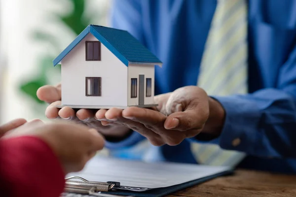 House Sales Representatives Sales Representatives Recommend Housing Details Project Customers — Fotografia de Stock