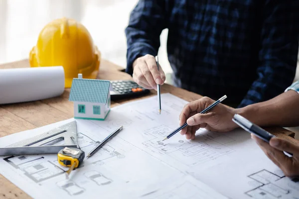 Home Design Architects Reviewing House Plan Draft Project Commissioned Client — Foto Stock