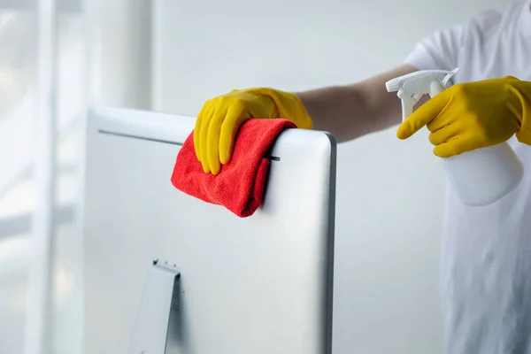 Persona Sala Limpieza Trabajador Limpieza Está Utilizando Tela Para Limpiar — Foto de Stock