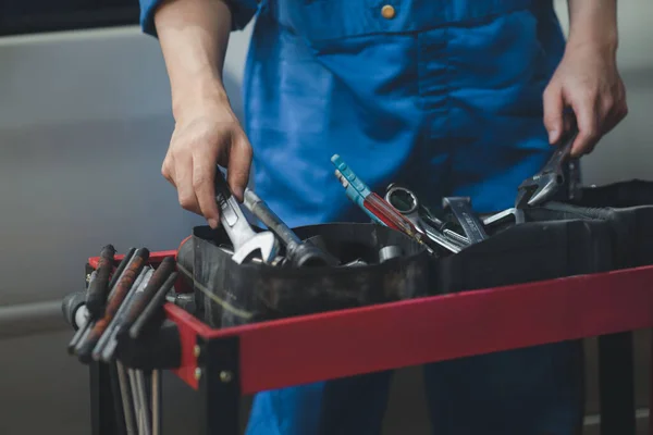 stock image Professional car mechanics searching for auto repair tools in tool racks, all kinds of auto specialists, expert auto repair and accredited auto repair centers.