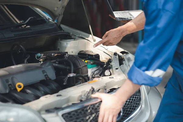 Two Professional Car Mechanics Helping Inspect Customer Car Being Brought — Stock Photo, Image