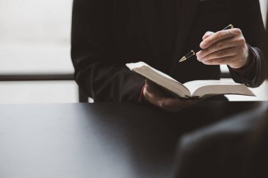 Attorneys or lawyers are advising clients in defamation cases, they are collecting evidence to bring charges against the parties for damages. The concept of defamation case counseling.