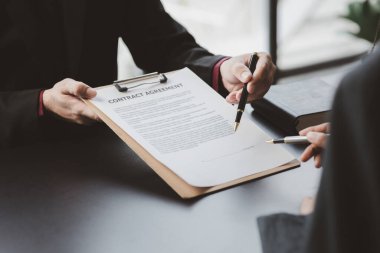 Attorneys or lawyers are advising clients in defamation cases, they are collecting evidence to bring charges against the parties for damages. The concept of defamation case counseling.