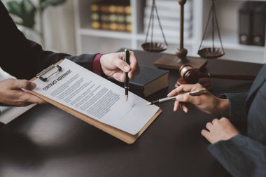 Attorneys or lawyers are advising clients in defamation cases, they are collecting evidence to bring charges against the parties for damages. The concept of defamation case counseling.