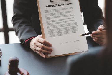 Attorneys or lawyers are advising clients in defamation cases, they are collecting evidence to bring charges against the parties for damages. The concept of defamation case counseling.