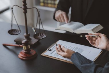 Attorneys or lawyers are advising clients in defamation cases, they are collecting evidence to bring charges against the parties for damages. The concept of defamation case counseling.