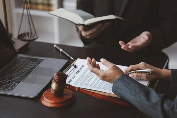Attorneys Lawyers Advising Clients Defamation Cases Collecting Evidence Bring Charges — Stock Photo, Image