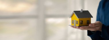 Ev ve emlakçılar, ev modelli ev satıcıları ve konut projelerinin ev satın alma sözleşmesi belgeleri, gayrimenkul hakkında ayrıntılı bilgi sağlıyorlar. Gayrimenkul ticareti.