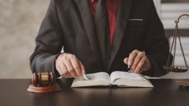 Lawyers read legal books defend their clients' cases, the lawyer concept assumes that the defendant defends the client in order to win the case or gain the greatest benefit in accordance with the law.