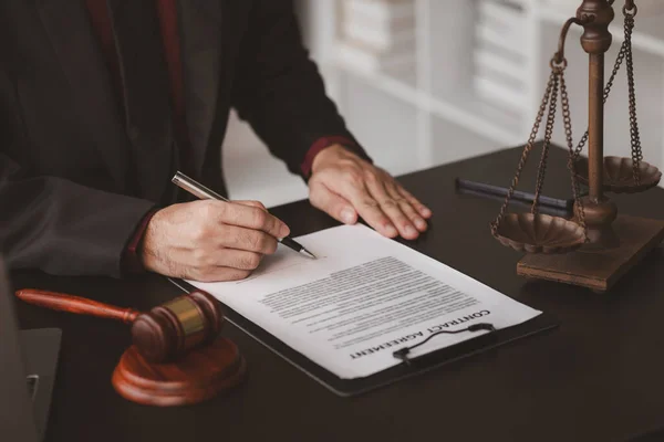 Advocatenconcepten Getuigen Tegen Cliënten Advies Verlenen Zaken Rechtsbijstand Verlenen Recht — Stockfoto