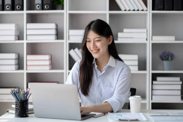 Vacker Asiatisk Kvinna Affärskvinna Som Leder Generation Nystartade Företag Kvinna — Stockfoto