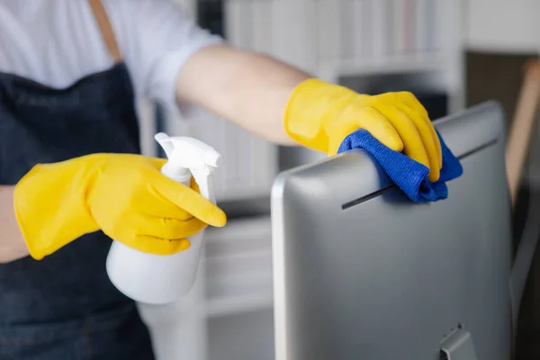 Persona Sala Limpieza Trabajador Limpieza Está Utilizando Tela Para Limpiar — Foto de Stock