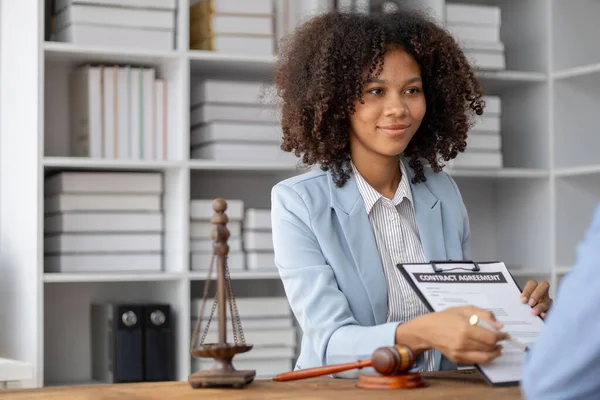Americké Ženy Jsou Advokátky Soudních Sporů Advokátky Pracují Advokátních Kancelářích — Stock fotografie