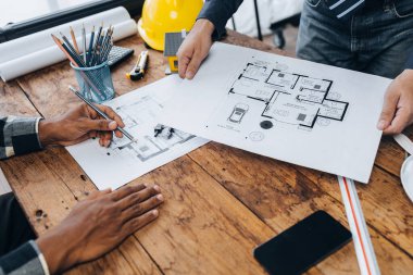 Mimarlar ve mühendisler birlikte evler tasarlar ve inşa eder, planları düzenler, evleri standartlara göre tasarlar ve onları yapılandırır ve profesyonel olarak plan çizerler. Bir ev tasarlamak ve inşa etmek için fikirler.