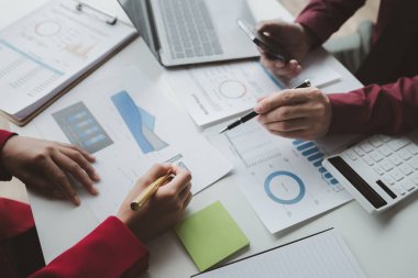 Şirket kurma toplantıları, iş stratejilerini planlamak için beyin fırtınası toplantıları, sistematik ve adım adım çalışmalar için akış şemaları yaratmak. Sistem planlama kavramları ve akış şeması hazırlamasıName.