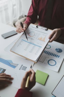 Şirket kurma toplantıları, iş stratejilerini planlamak için beyin fırtınası toplantıları, sistematik ve adım adım çalışmalar için akış şemaları yaratmak. Sistem planlama kavramları ve akış şeması hazırlamasıName.