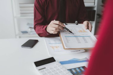 Şirket kurma toplantıları, iş stratejilerini planlamak için beyin fırtınası toplantıları, sistematik ve adım adım çalışmalar için akış şemaları yaratmak. Sistem planlama kavramları ve akış şeması hazırlamasıName.