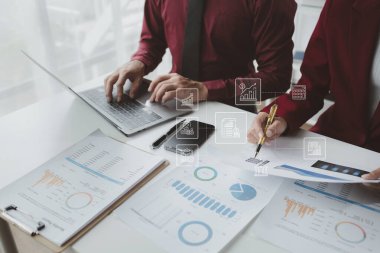 Şirket kurma toplantıları, iş stratejilerini planlamak için beyin fırtınası toplantıları, sistematik ve adım adım çalışmalar için akış şemaları yaratmak. Sistem planlama kavramları ve akış şeması hazırlamasıName.