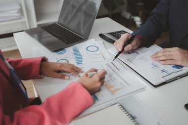 Çalışanların ve yöneticilerin ortak planlama toplantıları, çalışma sistemleri kurulması ve organizasyonun gelişmesi için stratejiler belirlemek için akış şemaları oluşturulması. Olay planlama için beyin fırtınası fikirleri.