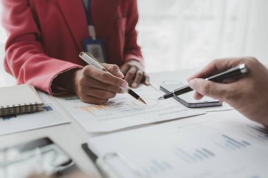 Çalışanların ve yöneticilerin ortak planlama toplantıları, çalışma sistemleri kurulması ve organizasyonun gelişmesi için stratejiler belirlemek için akış şemaları oluşturulması. Olay planlama için beyin fırtınası fikirleri.