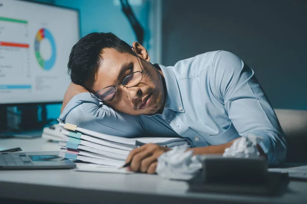 Work overtime until feel tired and fall asleep, Working late at the company because work must be completed in time for the deadline, Worked until night because there was a lot of work left.