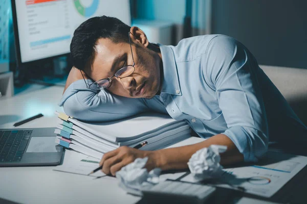 Work overtime until feel tired and fall asleep, Working late at the company because work must be completed in time for the deadline, Worked until night because there was a lot of work left.